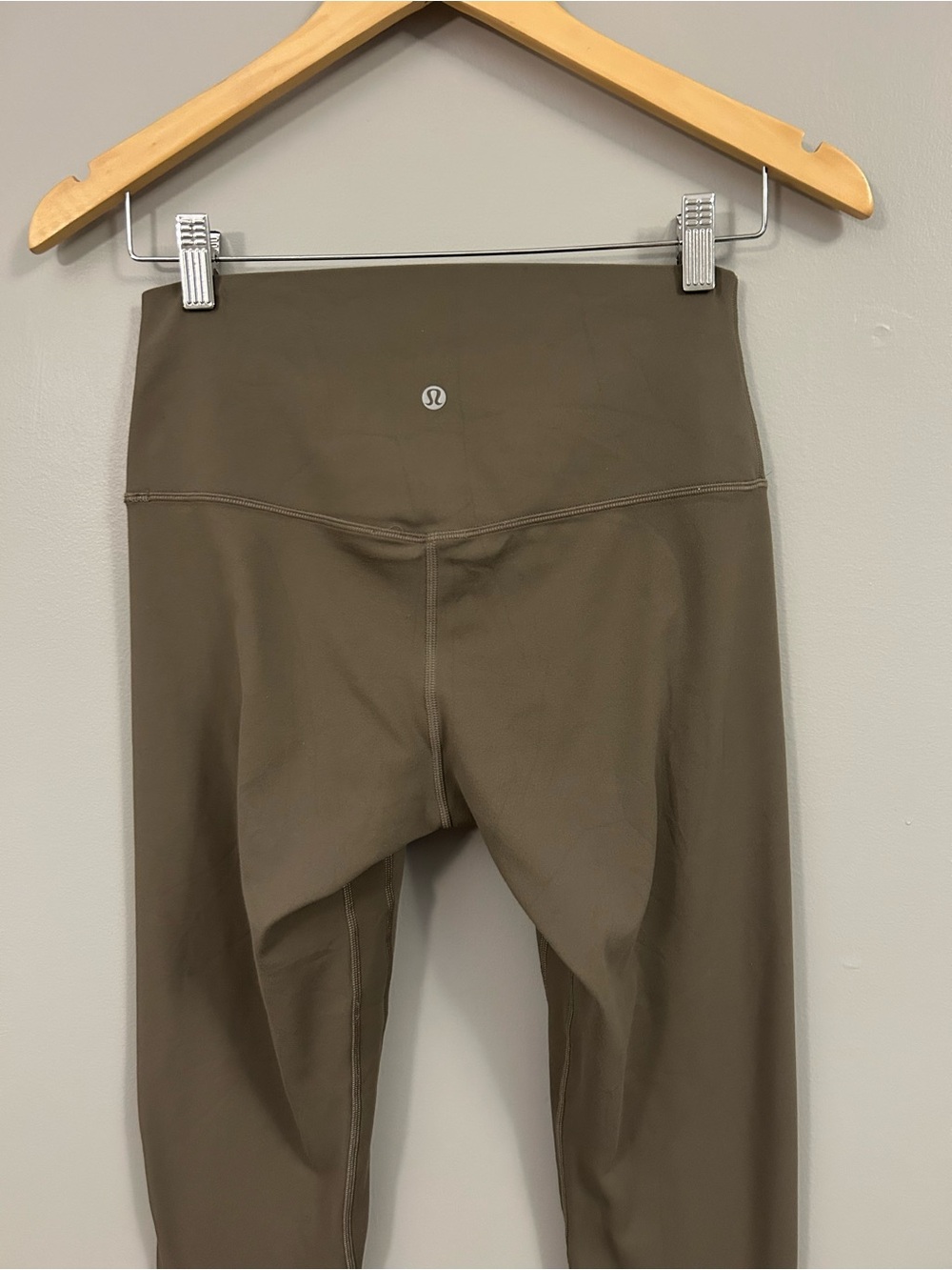 Lululemon Size 8 High-Rise Army Green Performance Leggings - Picture 5 of 7